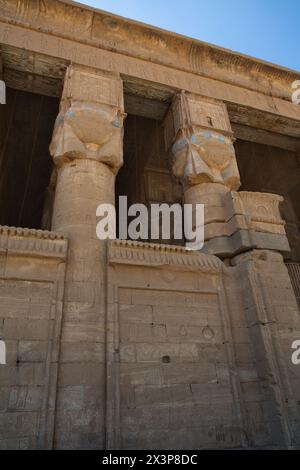 Außenfront, Dendera-Tempel von Hathor, UNESCO-Weltkulturerbe (vorläufige Liste), Quena, Ägypten Stockfoto