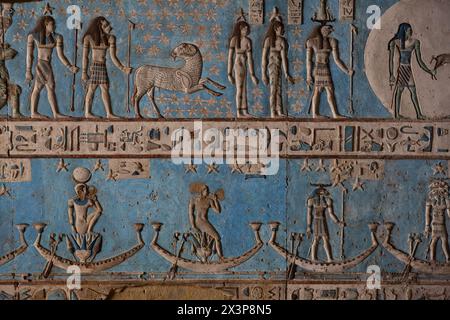 Deckenreliefs, Vestibül, Dendera-Tempel von Hathor, UNESCO-Weltkulturerbe (vorläufige Liste), Quena, Ägypten Stockfoto