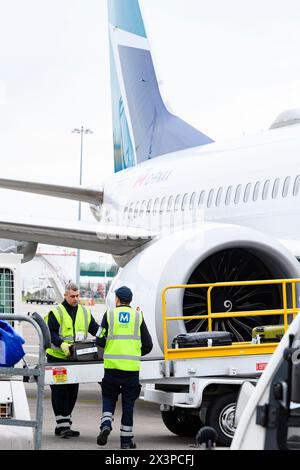 Der erste Flug der kanadischen Fluggesellschaft WestJet der kanadischen Fluggesellschaft WestJet von Edinburgh aus ist einfach der erste Flug der kanadischen Fluggesellschaft WestJet gestartet Stockfoto