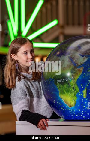 Edinburgh Science# Erde, Wind und Gaia – das Edinburgh Science Festival feiert den Tag der Erde! Das Edinburgh Science Festival beginnt sein letztes Wochenende Stockfoto