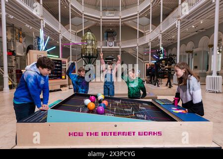 Edinburgh Science# Erde, Wind und Gaia – das Edinburgh Science Festival feiert den Tag der Erde! Das Edinburgh Science Festival beginnt sein letztes Wochenende Stockfoto