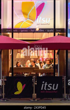 St. James Quarter, Edinburgh, Itsu Stockfoto