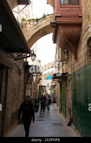 Jerusalem - Israel: 22. April 2022. Enge Gassen der Altstadt von Jerusalem. Stockfoto