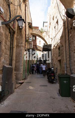 Jerusalem - Israel: 22. April 2022. Enge Gassen der Altstadt von Jerusalem. Stockfoto