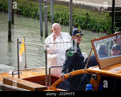 Venedig, Italien. April 2024. Papst Franziskus auf einem Boot in Venedig Credit: Unabhängige Fotoagentur/Alamy Live News Stockfoto