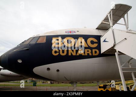 Nose of a British Aircraft Corporation Super VC10, britisches mittelgroßes, schmalkörniges Langstreckenflugzeug in BOAC Cunard-Farben. IWM, Duxford, Großbritannien Stockfoto