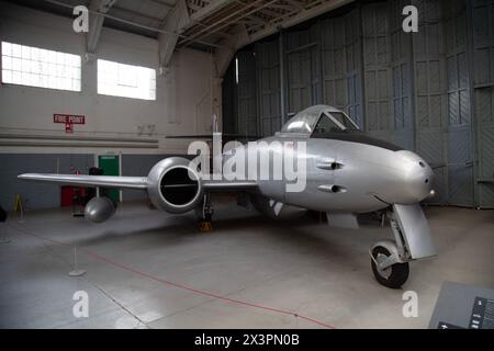 Gloster Meteor F.8, WK991, der erste britische Jets, der 1943 zum ersten Mal flog. Die F.8 wurde 1949 in Betrieb genommen. IWM, Duxford, Großbritannien Stockfoto