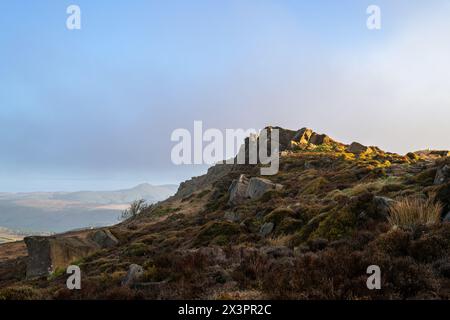 Sonnenaufgang bei den Kakerlaken im Staffordshire Peak District National Park, England, Großbritannien. Stockfoto