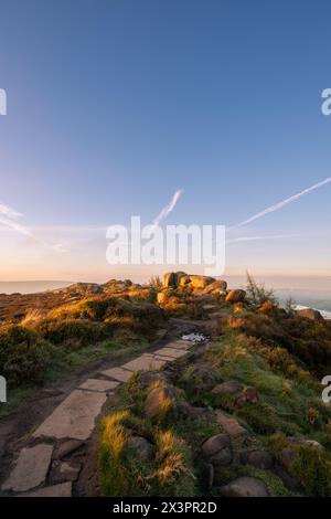 Golden Hour Sonnenaufgang bei den Kakerlaken im Staffordshire Peak District National Park, England, Großbritannien. Stockfoto