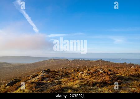 Sonnenaufgang bei den Kakerlaken im Staffordshire Peak District National Park, England, Großbritannien. Stockfoto