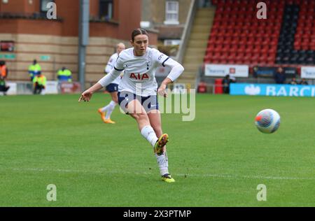 London, Großbritannien. April 2024. Brisbane Road, England, 28. April 2024: Grace Clinton (Tottenham 8) während des WSL-Spiels zwischen Tottenham Hotspur und Brighton und Hove Albion an der Brisbane Road, London, England, am 28. April 2024 (Bettina Weissensteiner/SPP) Credit: SPP Sport Press Photo. /Alamy Live News Stockfoto