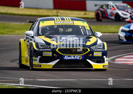 Derby, Großbritannien. April 2024. Daryl Deleon 18 Unlimited Motorsport Race 2 Donington Park während der British Touring Car Championship im Donington Park, Derby, England am 28. April 2024. Foto von Chris Williams. Nur redaktionelle Verwendung, Lizenz für kommerzielle Nutzung erforderlich. Keine Verwendung bei Wetten, Spielen oder Publikationen eines einzelnen Clubs/einer Liga/eines Spielers. Quelle: UK Sports Pics Ltd/Alamy Live News Stockfoto