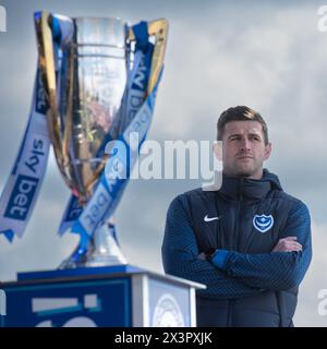 Portsmouth, Großbritannien. April 2024. Der Portsmouth Football Club feiert den Titel eines Champions der 1. Liga mit Fans auf Southsea Common, Portsmouth, Großbritannien, Sonntag, den 28. April 2024 Credit: Emma Terracciano/Alamy Live News Stockfoto