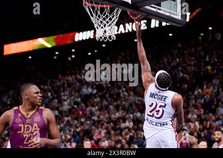 Paris, Frankreich. April 2024. Tyrus MCGEE (25) von SIG Strasbourg während des Finalspiels zwischen JDA Dijon und SIG Stasbourg am 27. April 2024 in der Accor Arena in Paris, Frankreich - Foto Ann-Dee Lamour/CDP MEDIA/DPPI Credit: DPPI Media/Alamy Live News Stockfoto