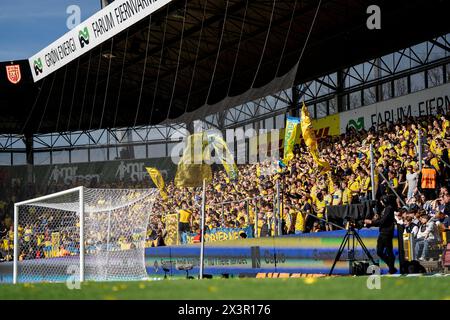 Dänemark. April 2024. Broendbys Fans während des 3F Superliga-Spiels zwischen dem FC Nordsjaelland und Broendby, FALLS sie am Sonntag, den 28. April 2024, rechts zum Dream Park in Farum reichten. (Foto: Mads Claus Rasmussen/Ritzau Scanpix) Credit: Ritzau/Alamy Live News Stockfoto