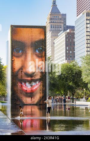 Chicago, 3. OKT 2023 - sonniger Blick auf den Crown Fountain Stockfoto