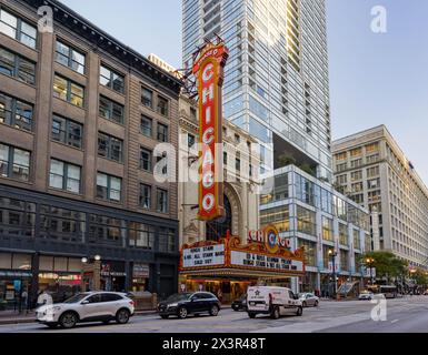 Chicago, 3. OCT 2023 - sonnige Außenansicht des Chicago Theatre Stockfoto