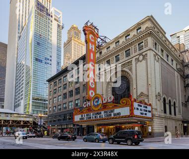 Chicago, 3. OCT 2023 - sonnige Außenansicht des Chicago Theatre Stockfoto