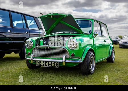1987 Austin Mini City E, ausgestellt auf dem April Scramble im Bicester Heritage Centre am 21. April 2024. Stockfoto
