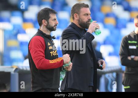 Napoli, Italien, 28. April 2024 Daniele de Rossi Coach der AS Roma während des Spiels der Serie A zwischen SSC Napoli und AS Roma Credit:Agostino Gemito/ Alamy Live News Stockfoto