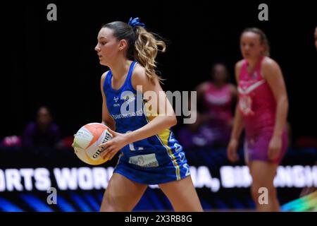 Leeds, Großbritannien. April 2024. First Direct Arena, Leeds, West Yorkshire, 28. April 2024. Netball Super League Leeds Rhinos vs Loughborough Lightning Cassie Howard von Leeds Rhinos Credit: Touchlinepics/Alamy Live News Stockfoto