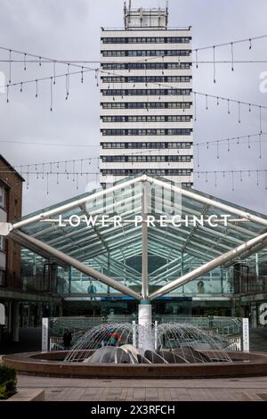 Der Springbrunnen im Stadtzentrum und das Lower Precinct, Coventry Stockfoto