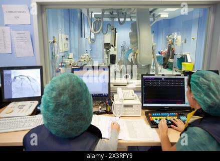 Angioplastie, Stenting in Koronararterien, Hämodynamik, OP, Chirurgie, Krankenhaus Donostia, San Sebastian, Gipuzkoa, Baskenland, Spanien Stockfoto