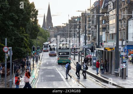 Busse auf der Princes Street, Edinburgh Stockfoto