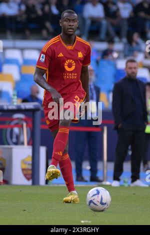 Neapel, Italien. 28. April 2024, Stadio Diego Armando Maradona, Neapel, Italien; Fußball der Serie A; Neapel gegen Roma; Evan Ndicka von AS Roma Credit: Action Plus Sports Images/Alamy Live News Stockfoto