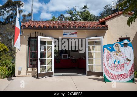 San Diego, CA. April 2024. Fassade des House of Panama in Balboa Park's House of Pacific Relations International Cottages Stockfoto