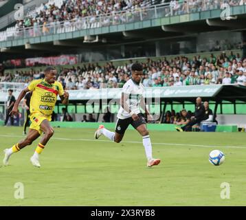 Curitiba, Parana, Brasilien. April 2024. CURITIBA (PR)28.04.2024-FOOTBALL/CAMPEONATO/BRASILEIRAO-Bid während eines Spiels zwischen Coritiba und Brusque, gültig für die brasilianische Meisterschaft 2024, die am Sonntag, 28. In der Stadt Curitiba ausgetragen wurde. (Kreditbild: © Edson de Souza/TheNEWS2 via ZUMA Press Wire) NUR REDAKTIONELLE VERWENDUNG! Nicht für kommerzielle ZWECKE! Stockfoto