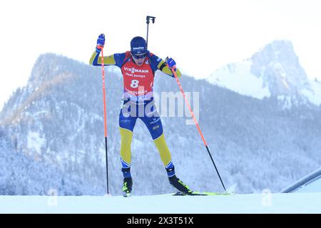 Ruhpolding, Deutschland. Januar 2024. RUHPOLDING, DEUTSCHLAND - 13. JANUAR: Martin Ponsiluoma aus Schweden tritt beim 10 km-Sprint der Männer beim BMW IBU World Cup Biathlon Ruhpolding am 13. Januar 2024 in Ruhpolding an.240113 SEPA 24 018 - 20240113 PD26215 Credit: APA-PictureDesk/Alamy Live News Stockfoto