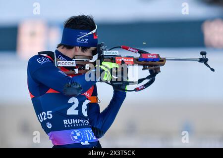 Ruhpolding, Deutschland. Januar 2024. RUHPOLDING, DEUTSCHLAND - 13. JANUAR: Tommaso Giacomel aus Italien tritt beim 10 km-Sprint der Männer beim BMW IBU World Cup Biathlon Ruhpolding am 13. Januar 2024 in Ruhpolding an.240113 SEPA 24 002 - 20240113 PD26231 Credit: APA-PictureDesk/Alamy Live News Stockfoto