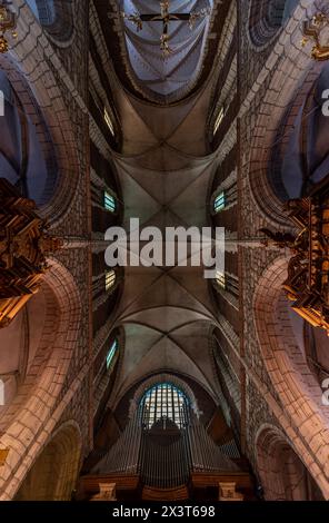 Krakau, Polen, 23. März 2024 - gotische Innenarchitektur der Fronleichnamskirche Stockfoto