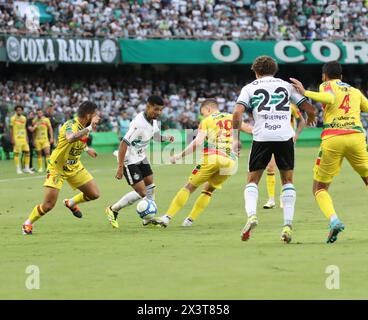 Curitiba, Parana, Brasilien. April 2024. CURITIBA (PR)28.04.2024-FUSSBALL/CAMPEONATO/BRASILEIRAO-der Spieler Figueiredo, während eines Spiels zwischen Coritiba und Brusque, gültig für die brasilianische Meisterschaft 2024, die am Sonntag, 28. In der Stadt Curitiba ausgetragen wurde. (Kreditbild: © Edson de Souza/TheNEWS2 via ZUMA Press Wire) NUR REDAKTIONELLE VERWENDUNG! Nicht für kommerzielle ZWECKE! Stockfoto