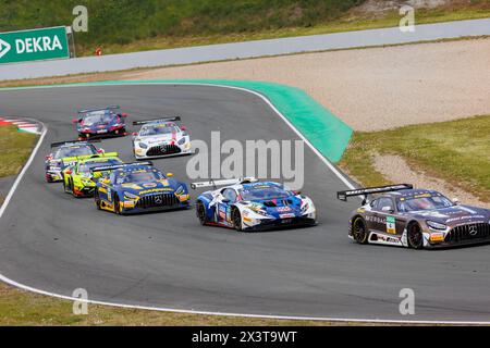 Oschersleben, Deutschland. 29. April 2024.Scenic View Battle schnelle Mercedes BMW Audi Lamborghini Ferrari Porsche DTM auf der Rennstrecke Oschersleben Motorsport Arena. Europäischer Motorsport-Wettbewerb. Quelle: Kyryl Gorlov/Alamy Live News Stockfoto