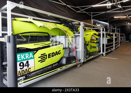 Oschersleben, Deutschland. April 2024. SSR PERFORMANCE, Team Garage Box Servicebereich Karosserie Ersatzteile LAMBORGHINI HURACAN Oschersleben Motorsport Arena Rennstrecke. Europäischer Automobilsport-Wettbewerb. Quelle: Kyryl Gorlov/Alamy Live News Stockfoto