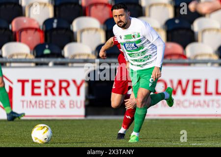 Newport, Großbritannien. April 2024. Ryan Brobbel von TNS in Aktion. Connahs Quay gegen die New Saints im JD Welsh Cup Finale bei der Rodney Parade am 28. April 2024. Quelle: Lewis Mitchell/Alamy Live News Stockfoto