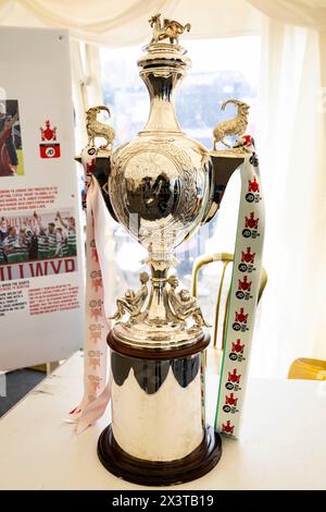 Newport, Großbritannien. April 2024. Welsh Cup auf dem Display. Connahs Quay gegen die New Saints im JD Welsh Cup Finale bei der Rodney Parade am 28. April 2024. Quelle: Lewis Mitchell/Alamy Live News Stockfoto