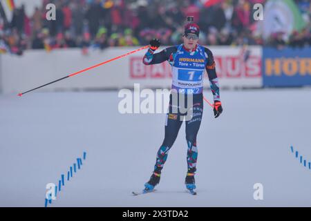 Ruhpolding, Deutschland. Januar 2024. RUHPOLDING, DEUTSCHLAND - 11. JANUAR: Vetle Sjaastad Christiansen aus Norwegen tritt am 11. Januar 2024 in Ruhpolding, Deutschland, während der Männer 4x7,5 km Relay beim BMW IBU World Cup Biathlon in Ruhpolding an.240111 SEPA 24 021 - 20240112 PD23055 Credit: APA-PictureDesk/Alamy Live News Stockfoto