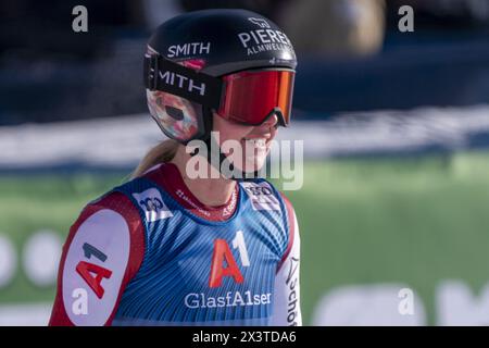 Zauchensee, Salzburg. Januar 2024. ZAUCHENSEE, SALZBURG - 12. JANUAR: Cornelia Huetter aus Österreich beim Audi FIS Ski World Cup Frauen Super-G (St. Moritz) Zauchensee am 12. Januar 2024 in Zauchensee, Salzburg.240112 SEPA 12 001 - 20240112 PD23047 Credit: APA-PictureDesk/Alamy Live News Stockfoto