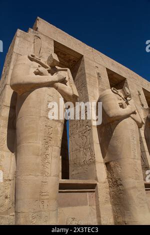 Osiride Portico, Secound Court, Ramesseum, Gedenktempel von Pharao Ramesses II, Antike Theben, UNESCO-Weltkulturerbe, Luxor, Ägypten Stockfoto