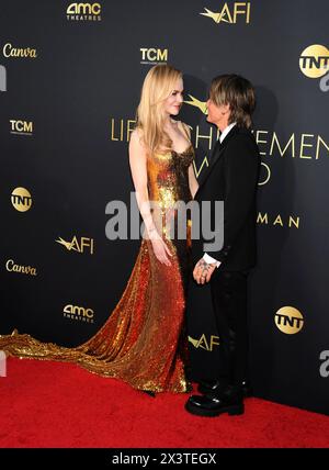 HOLLYWOOD, KALIFORNIEN - 27. APRIL: (L-R) Nicole Kidman und Keith Urban nehmen an der 49. AFI Lifetime Achievement Award Gala Tribute zur Feier von Nicole Kidman im Dolby Theatre am 27. April 2024 in Hollywood, Kalifornien, Teil. Quelle: Jeffrey Mayer / MediaPunch Stockfoto