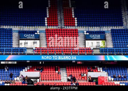 Paris, Frankreich. April 2024. Das Stadion vor der UEFA Women's Champions League, Halbfinale, 2. Leg-Fußballspiel zwischen Paris Saint-Germain und Olympique Lyonnais am 28. April 2024 im Parc des Princes Stadion in Paris, Frankreich - Foto Melanie Laurent/A2M Sport Consulting/DPPI Credit: DPPI Media/Alamy Live News Stockfoto