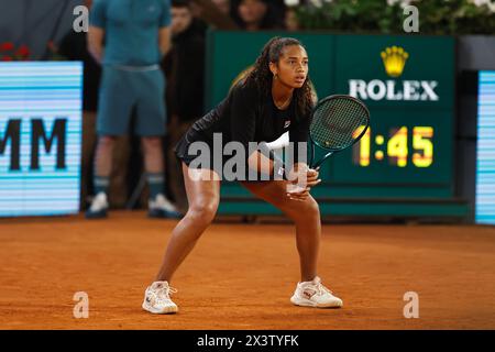 Madrid, Spanien. April 2024. Robin Montgomery (USA) Tennis : Robin Montgomery während des Einzel-Runden-Spiels 32 gegen Aryna Sabalenka bei den WTA-Turnieren 1000 Mutua Madrid Open Tennis-Turnieren bei der Caja Magica in Madrid, Spanien . Quelle: Mutsu Kawamori/AFLO/Alamy Live News Stockfoto