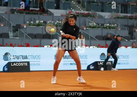 Madrid, Spanien. April 2024. Robin Montgomery (USA) Tennis : Robin Montgomery während des Einzel-Runden-Spiels 32 gegen Aryna Sabalenka bei den WTA-Turnieren 1000 Mutua Madrid Open Tennis-Turnieren bei der Caja Magica in Madrid, Spanien . Quelle: Mutsu Kawamori/AFLO/Alamy Live News Stockfoto