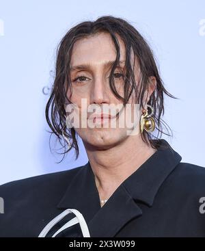 Beverly Hills, USA. April 2024. Adir Abergel kam am 28. April 2024 zu den Daily Front Row Achter Annual Fashion Los Angeles Awards im Beverly Hills Hotel in Beverly Hills, Kalifornien. © Lisa OConnor/AFF-USA.com Credit: AFF/Alamy Live News Stockfoto