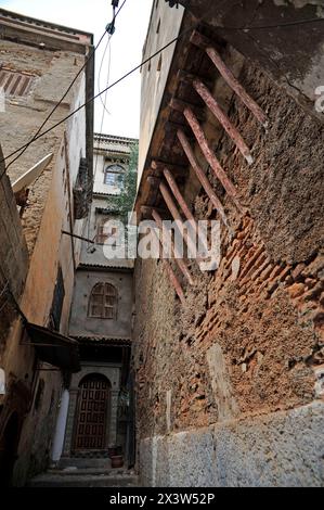 ARCHITEKTUR - ALGIER - KULTUR - KOLONIALISMUS. Verfallenes Haus in der Kasbah von Algier - Algerien. Stockfoto