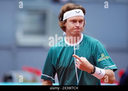 Andrey Rublev von Russland im Kampf gegen Alejandro Davidovich Fokina von Spanien während der Mutua Madrid Open 2024, ATP Masters 1000 und WTA 1000, Tennis-Turnier am 28. April 2024 in Caja Magica in Madrid, Spanien Stockfoto