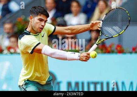 Carlos Alcaraz aus Spanien im Kampf gegen Thiago Seyboth Wild aus Brasilien während der Mutua Madrid Open 2024, ATP Masters 1000 und WTA 1000, Tennisturnier am 28. April 2024 in Caja Magica in Madrid, Spanien Stockfoto